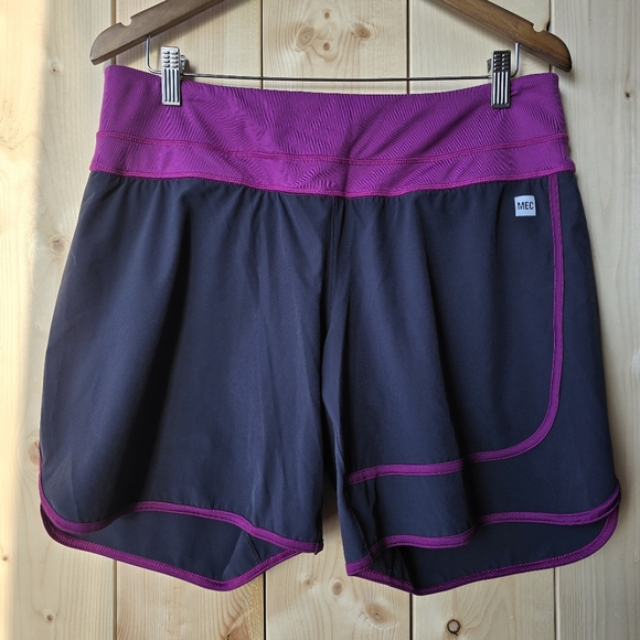 MEC Pants - Mountain Equipment Company MEC Levitate Slim Fit Womens Lined Shorts Size 14